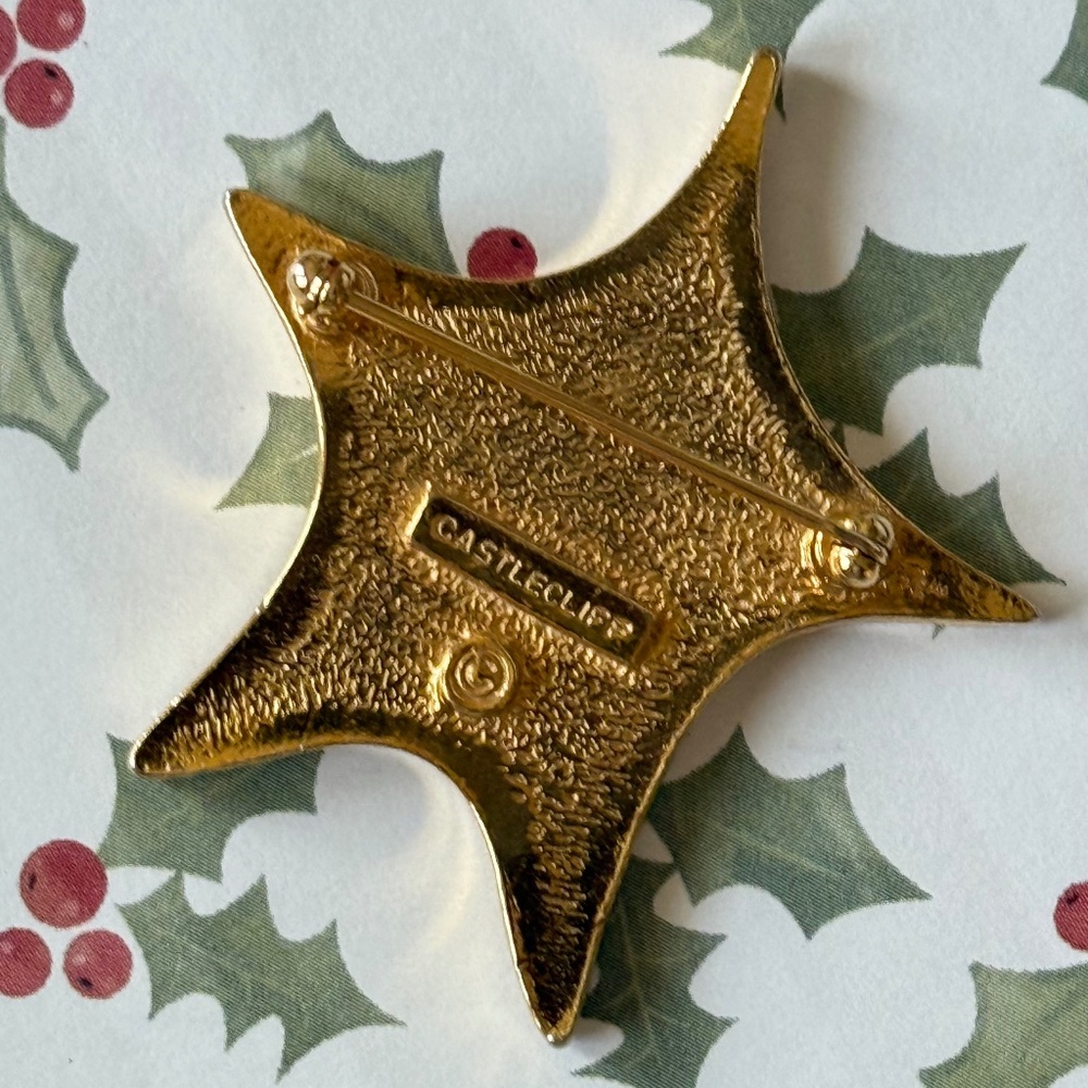 VINTAGE CASTLECLIFF  Red Star Brooch Enamel Polished Gold - Picture 2 of 7